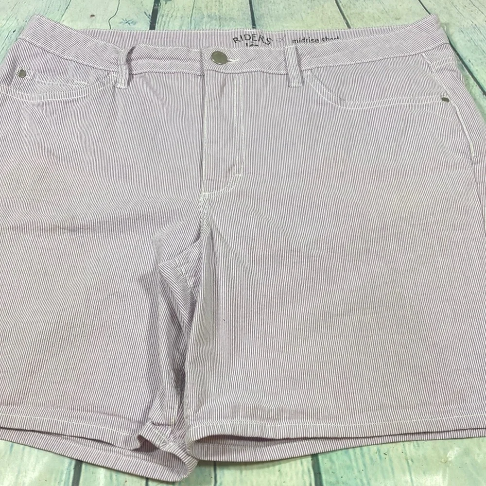 Riders by Lee Shorts Women Size M Purple & White Stripe Midrise